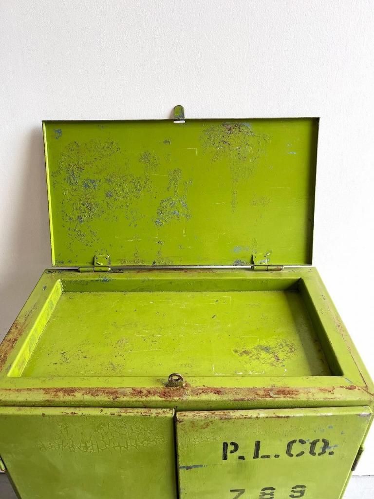 ヴィンテージ インダストリアル スチール キャビネット　シャビー ヴィンテージ インダストリアル スチール キャビネット