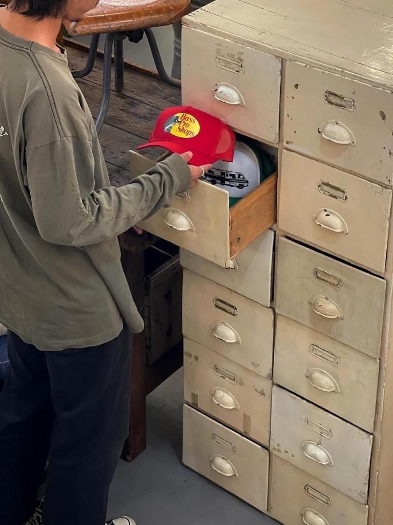 インダストリアル・スチール家具/ロッカー/キャビネット/什器