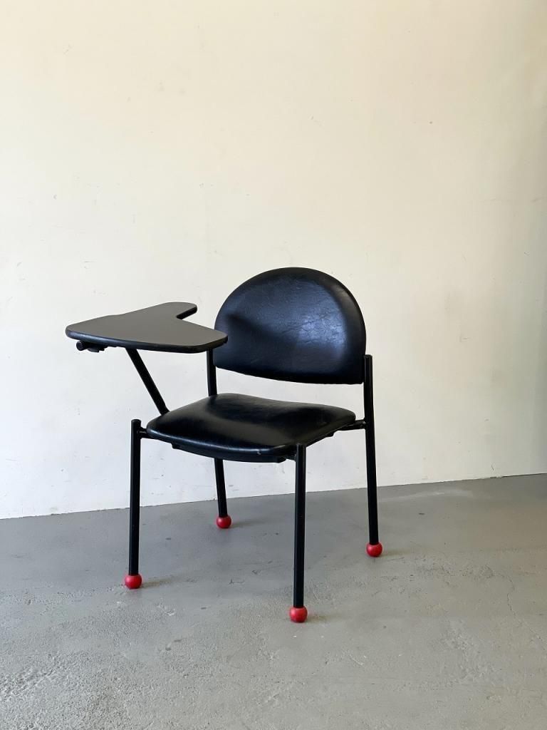 2002's FIXTURES FURNITURE 