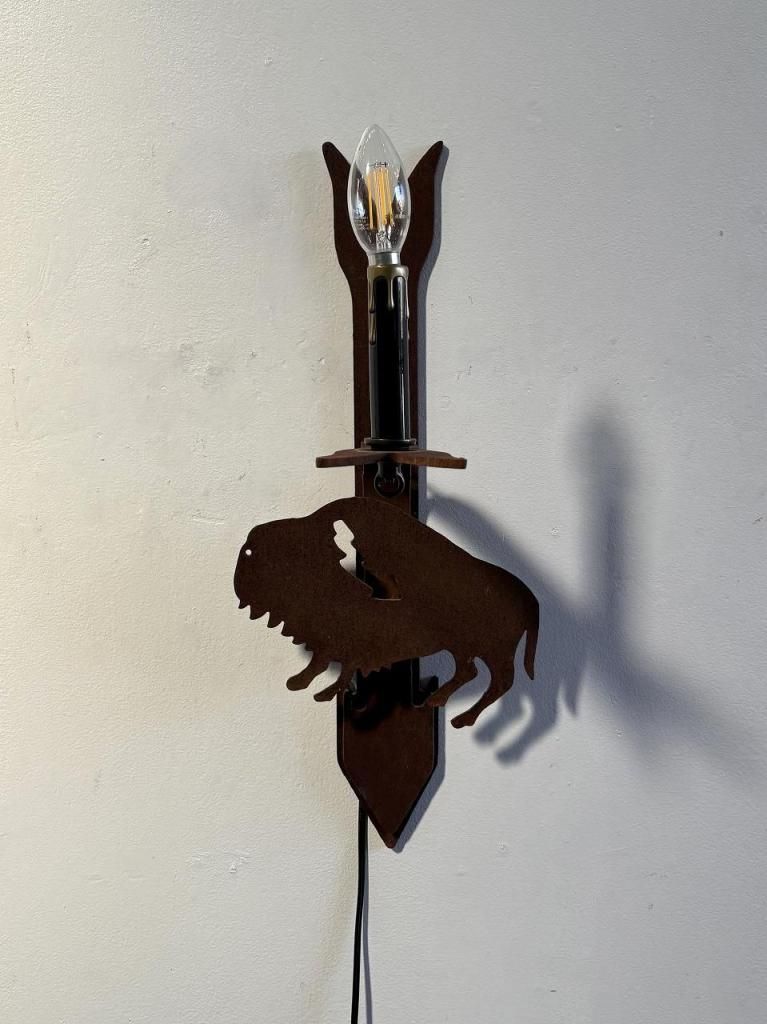 ヴィンテージ バイソンモチーフ アイアン ブラケットランプ