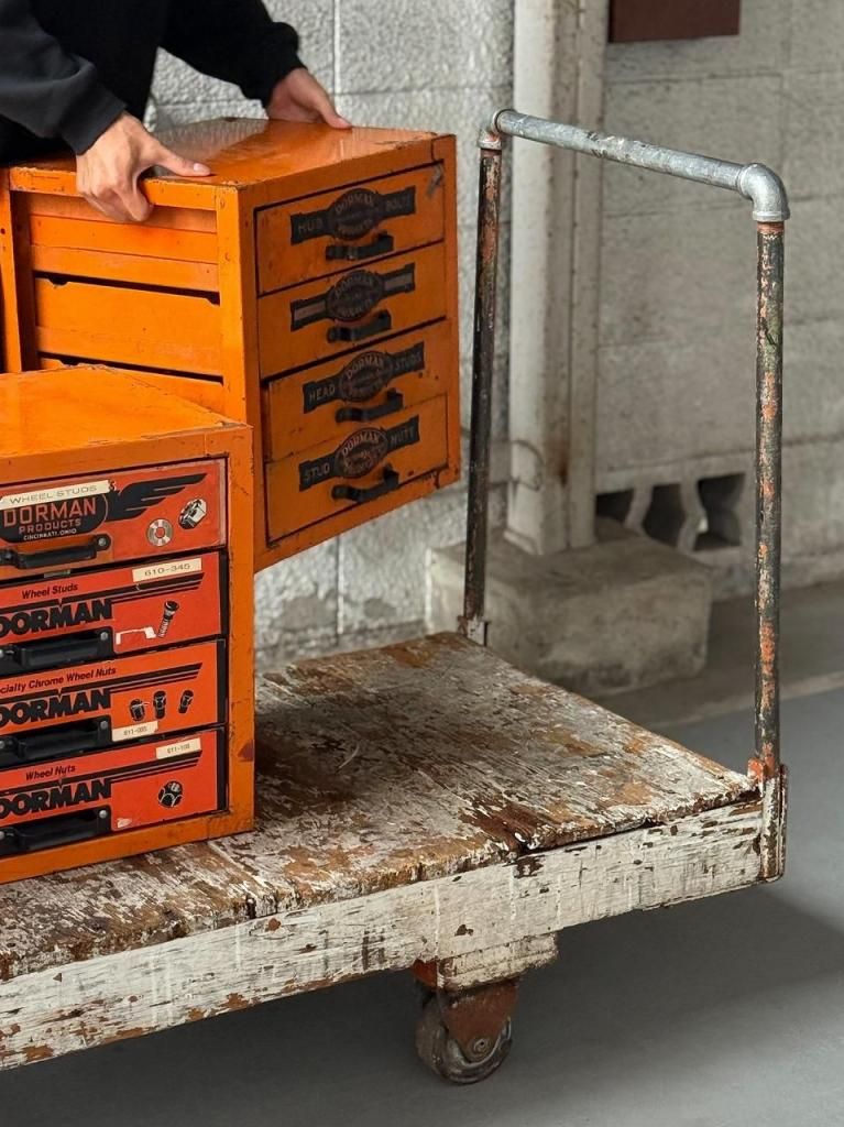 ビンテージ古家具◾️インダストリアル スチール製 デンタルキャビネット 収納棚 インダストリアル・スチール家具/ロッカー/キャビネット/什器