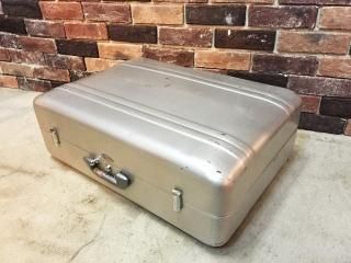 1940-50's ơ Halliburton  ĥ