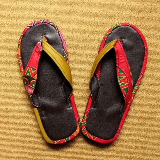 ハンドメイド サンダル【赤】アフリカ布 〈ビーチサンダルタイプ〉/African print sandal-アフリカ雑貨&オリジナル「kwa  MALOGO/クワァマロゴ」