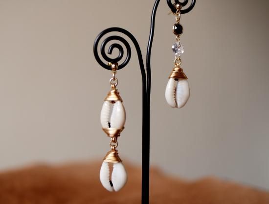 人気の贈り物が SHELLピアス/イヤリング earrings 【子安貝×ジルコニア】/shell ピアス