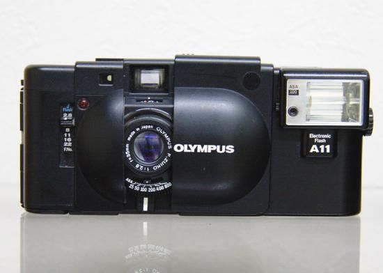 OLYMPUS XA / OLYMPUS F.ZUIKO 1:2.8 f=35mm made in japan