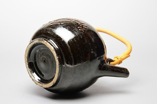 【名品❗】中国古美術　中国古陶磁器【古代中国土器】黒陶　手付　嘴口　水注　酒次 金城 博美 「 黒呉須イッチン海老文土瓶 」 茶器 - レトロ
