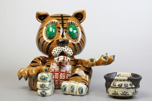 【ネット限定】 深見文紀 「 レトロ - 黒織部ぐい呑付き 」 TIGER酒器飾台 工芸品