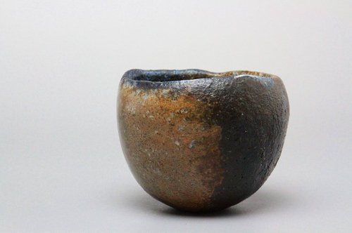 伊勢崎晃一郎 「 黒酒呑 」 酒器 盃 - レトロ ＆アート空間 「 古美術倶楽部 玉兎 」