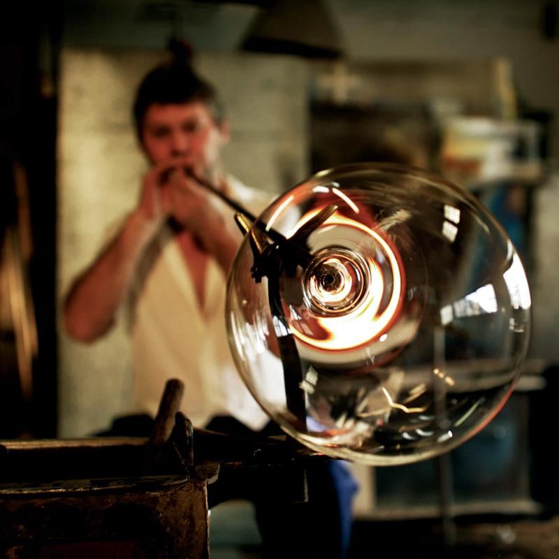 チルトトップテーブル】UNIVERSAL ユニバーサル ワインテーブル チルト