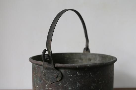 銅の古ぼけたバケツ - antiquenara