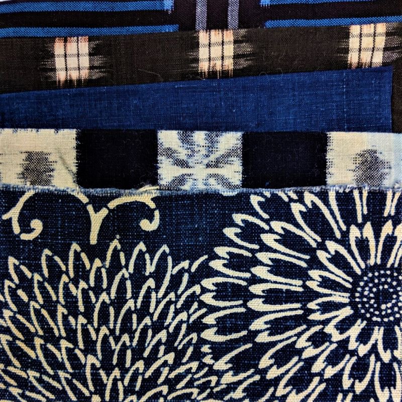 藍染め縞の古布を縫い合わせた布団　タペストリーにも古布