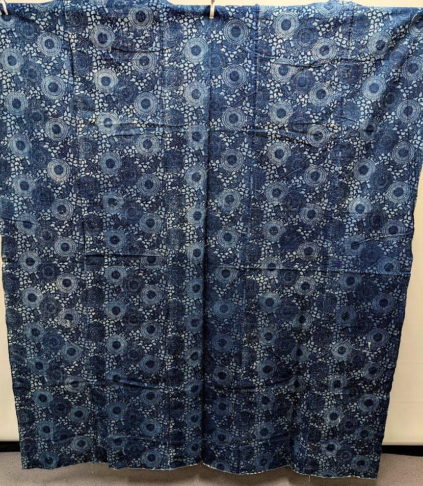 藍染め 菊唐草模様 古布 布団側 183㎝x162㎝ －着物工房あかり-