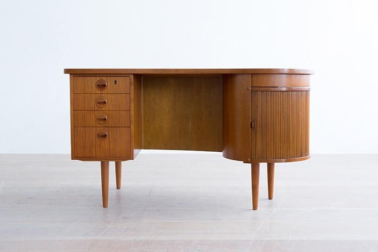 Bellbet | model.54 Kidney desk by Kai Kristiansen (カイ