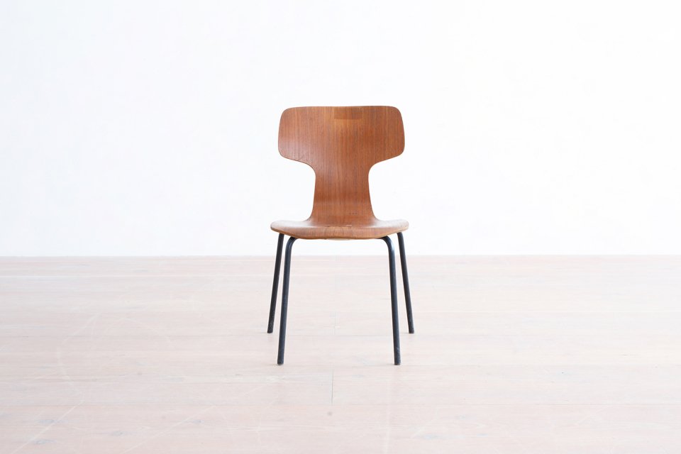 Arne Jacobsen キッズ Tチェア チーク | 北欧家具 haluta (ハルタ)