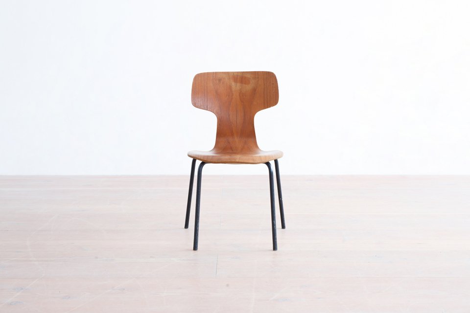 Arne Jacobsen キッズ Tチェア チーク | 北欧家具 haluta (ハルタ)