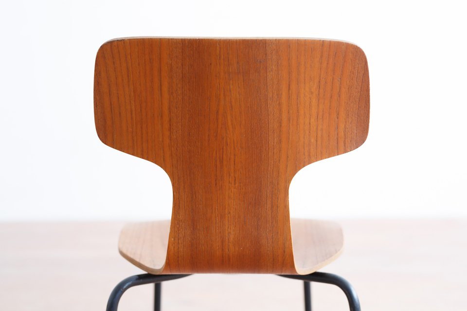 Arne Jacobsen キッズ Tチェア チーク | 北欧家具 haluta (ハルタ)