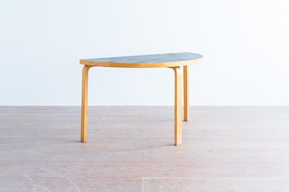 Alvar Aalto 95 半円テーブル リノリウム ブラック | 北欧家具