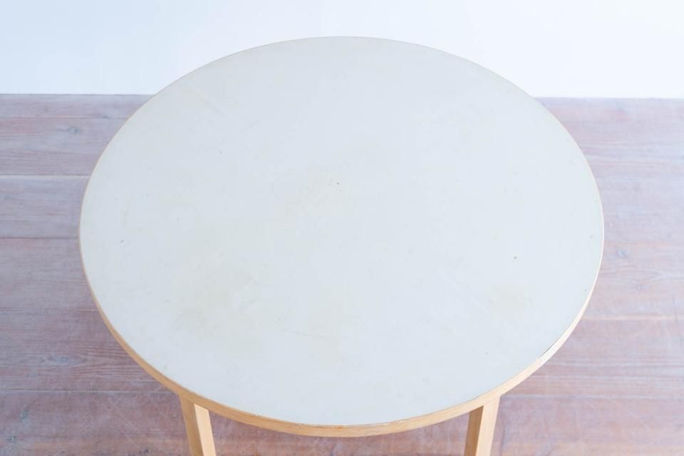 Alvar Aalto ラウンドテーブル リノリウム グレー | 北欧家具