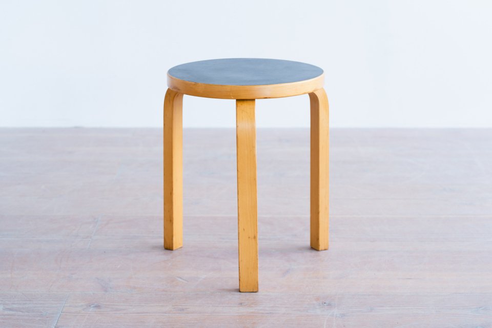 Alvar Aalto スツール60 リノリウム ブラック | 北欧家具 haluta