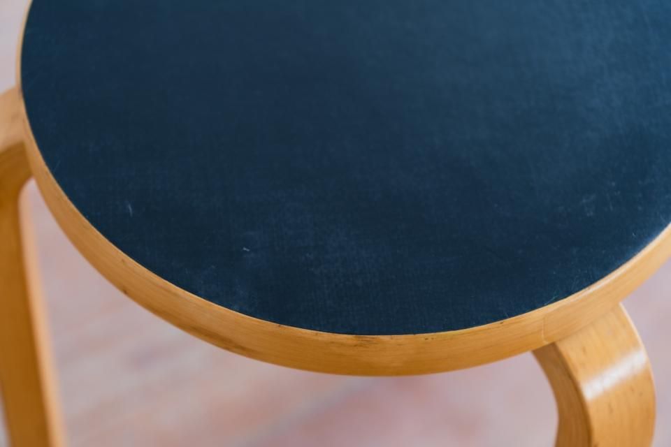 Alvar Aalto スツール60 リノリウム ブラック | 北欧家具 haluta Alvar Aalto スツール60 リノリウム ブラック | 北欧家具 haluta