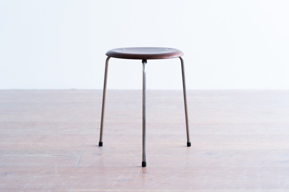 直径33cmxH445cmArne Jacobsen Dot stool teak