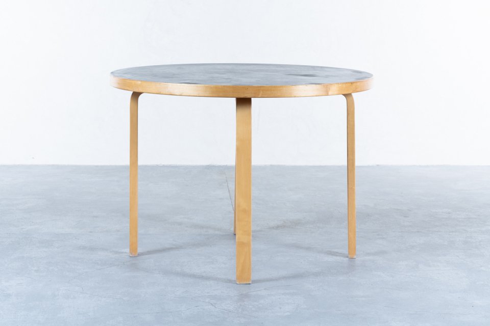 Alvar Aalto ラウンドテーブル リノリウム ブラック - ダイニングテーブル