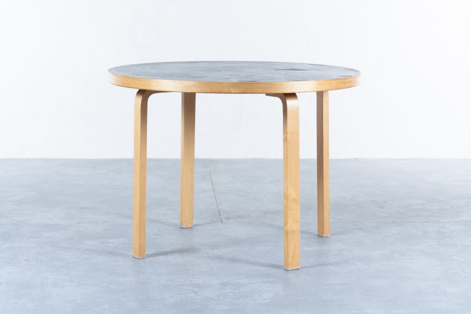 Alvar Aalto ラウンドテーブル リノリウム ブラック - ダイニングテーブル