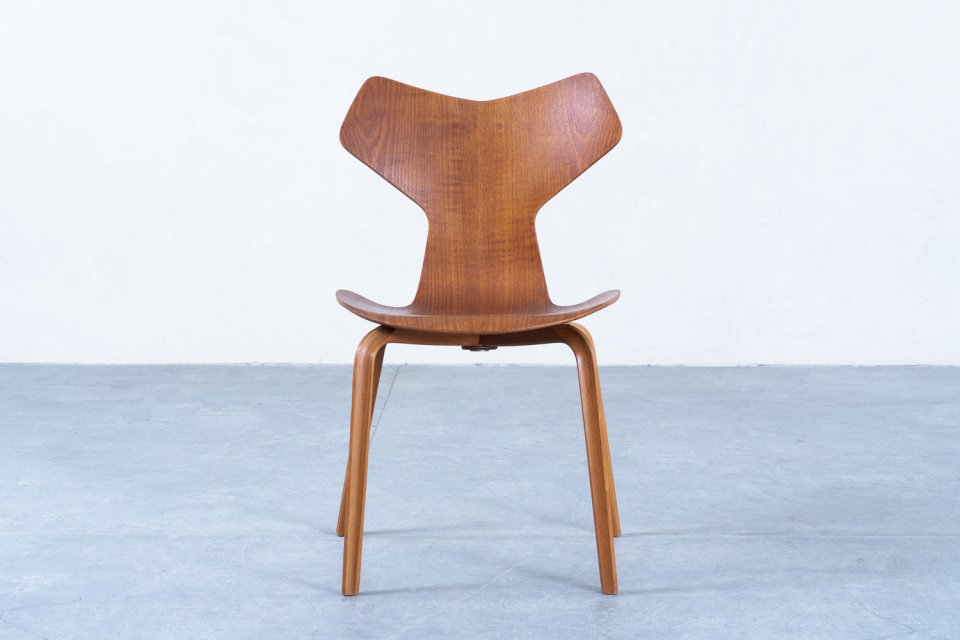 Arne Jacobsen model.4130 グランプリチェア 