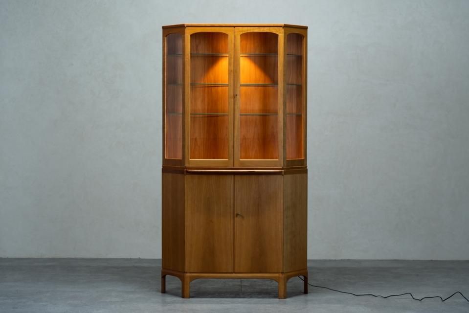 Carl Malmsten ガラスキャビネット | 北欧家具 haluta (ハルタ) Carl Malmsten ガラスキャビネット | 北欧家具 haluta (ハルタ)