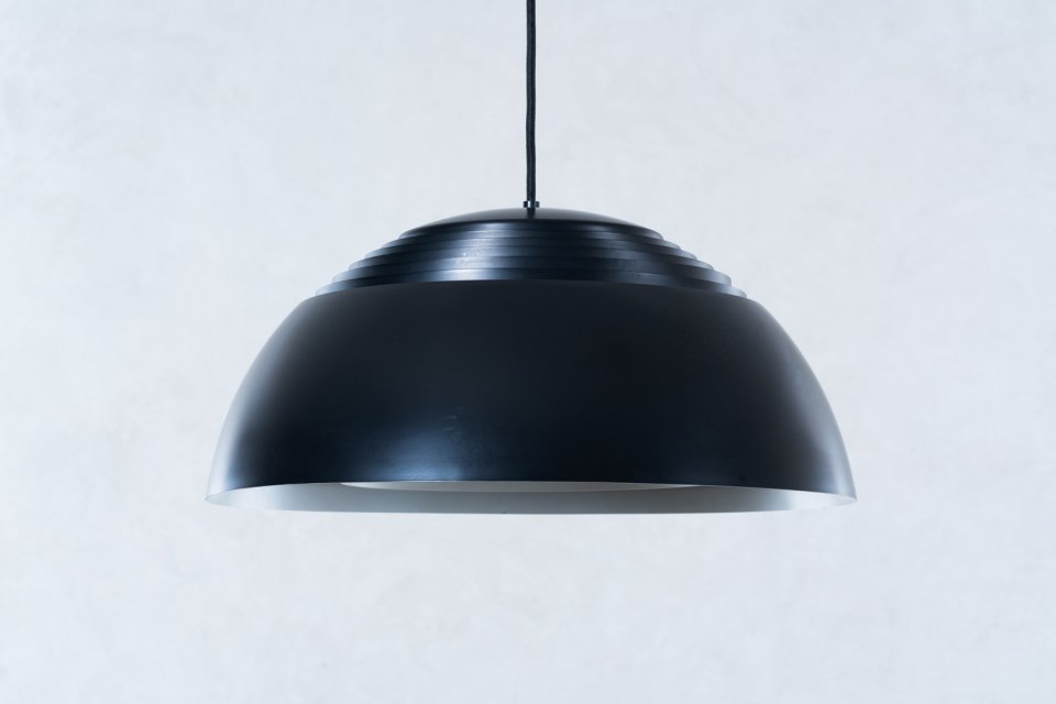 Arne Jacobsen AJロイヤル ペンダントランプ | 北欧家具 haluta (ハルタ)