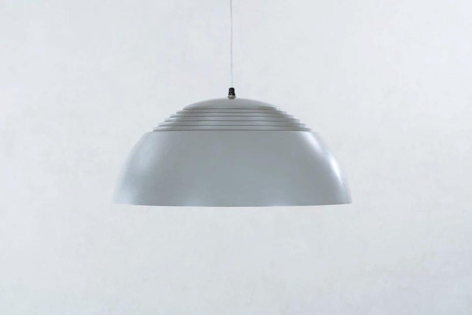 Arne Jacobsen AJロイヤル ペンダントランプ | 北欧家具 haluta (ハルタ)