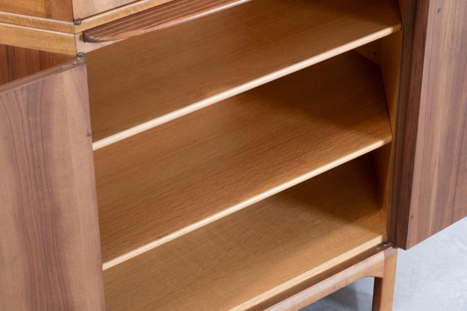 Carl Malmsten ガラスキャビネット ウォールナット | 北欧家具 Carl Malmsten ガラスキャビネット ウォールナット | 北欧家具