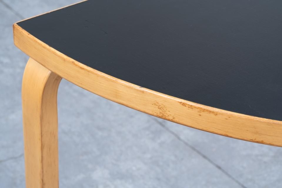 Alvar Aalto 95 半円テーブル リノリウム ブラック | 北欧家具