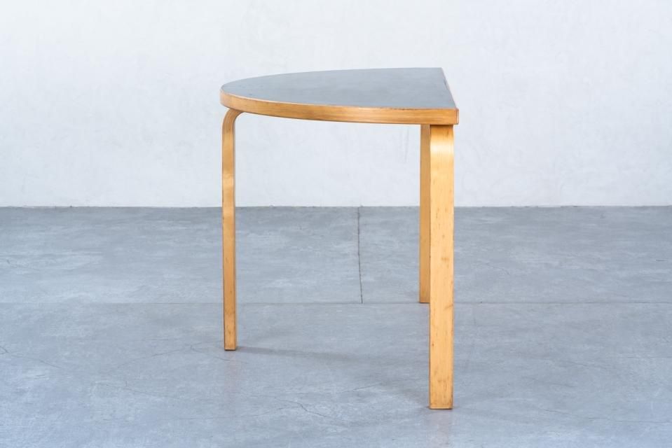 Alvar Aalto 95 半円テーブル リノリウム ブラック | 北欧家具