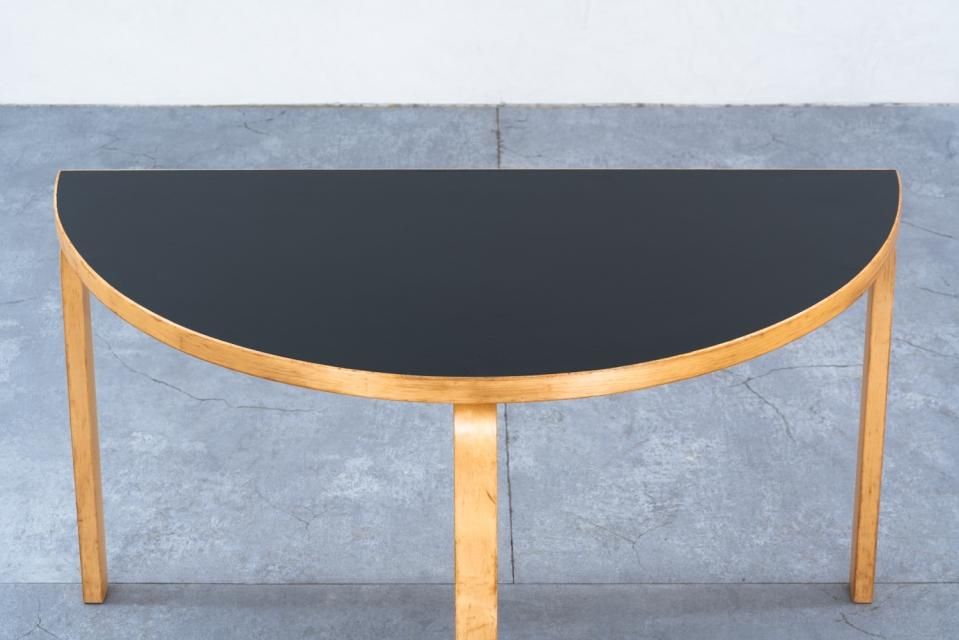 Alvar Aalto 95 半円テーブル リノリウム ブラック | 北欧家具