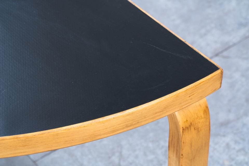 Alvar Aalto 95 半円テーブル リノリウム ブラック | 北欧家具