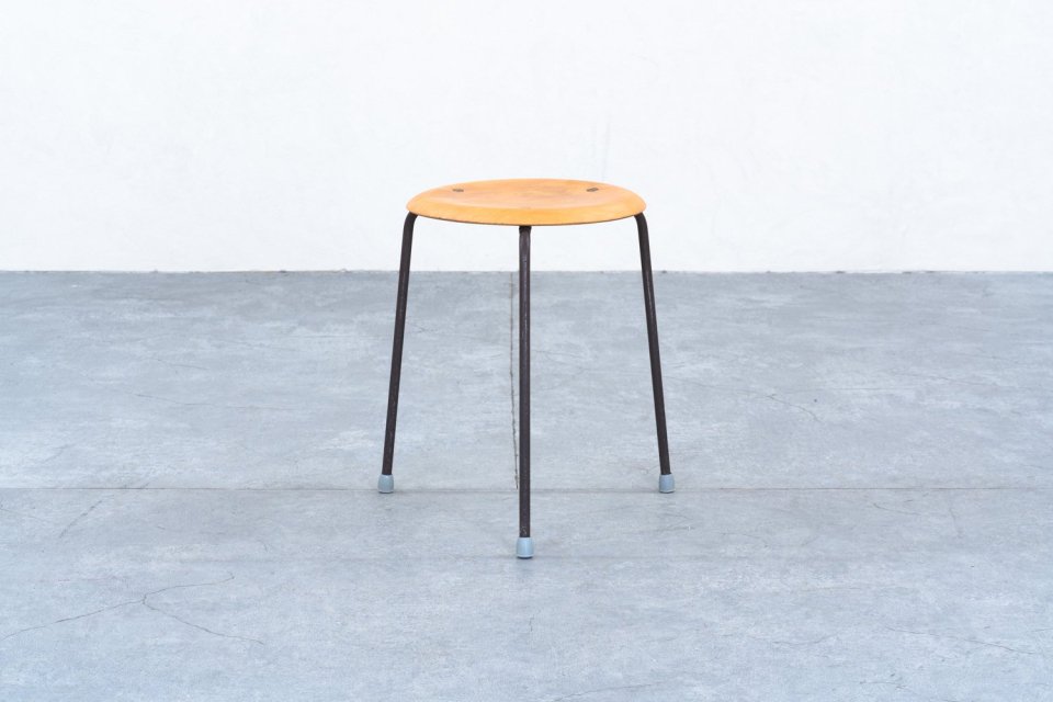 Arne Jacobsen model.3170 ドットスツール ビーチ| 北欧家具 haluta (ハルタ)