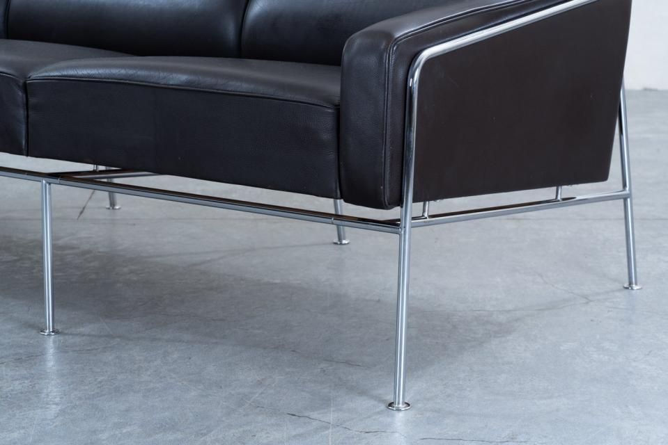 Arne Jacobsen SERISE 3300 3シートソファ レザー メタル | 北欧