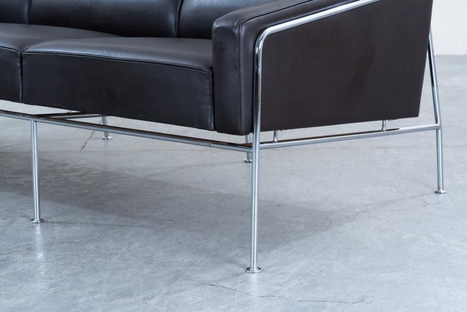 Arne Jacobsen SERISE 3300 3シートソファ レザー メタル | 北欧