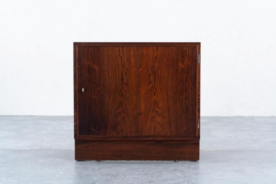 ローズウッド製キャビネット デンマークヴィンテージ ローズウッド ガラスキャビネット03