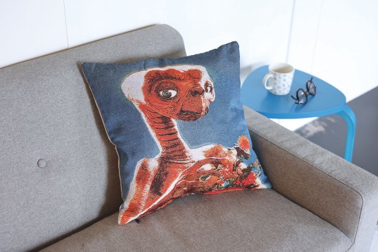 E.T. Cushion cover Holding a flowerpot クッションカバー UV009