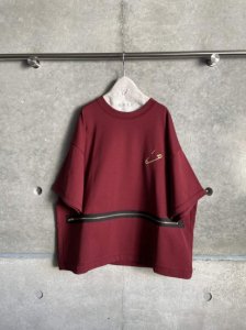 <img class='new_mark_img1' src='https://img.shop-pro.jp/img/new/icons5.gif' style='border:none;display:inline;margin:0px;padding:0px;width:auto;' />2024SSGRIS  Zip Slit Big Tee Burgundy GR24SS-CU005