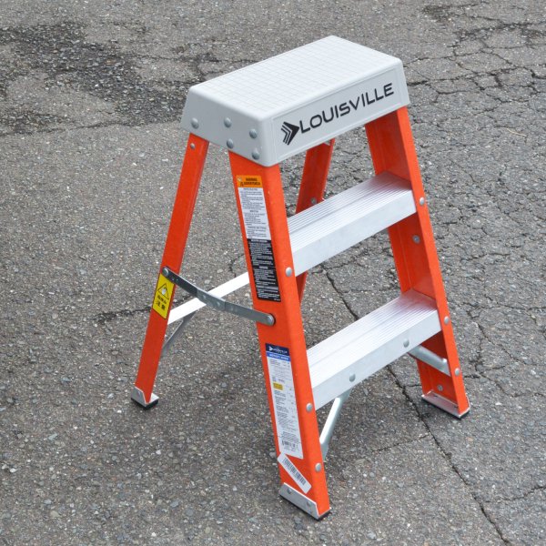 LOUISVILLE Stepladder “2ft”