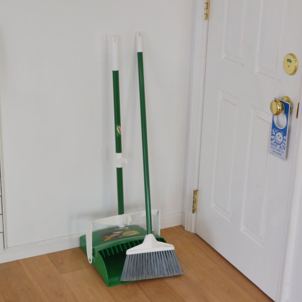 LIBMAN Broom & Dustpan Set