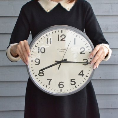 P.F.S.E.A.COMBS WALL CLOCK