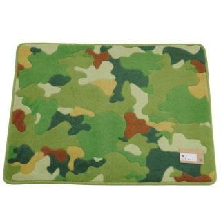 <img class='new_mark_img1' src='https://img.shop-pro.jp/img/new/icons1.gif' style='border:none;display:inline;margin:0px;padding:0px;width:auto;' />【セール品Bランク】バスマット・洗面台マット約60×79cm | グリーン系迷彩柄マット、抗菌防臭糸アクリル100%(東レセベリス) | 試作品の商品画像