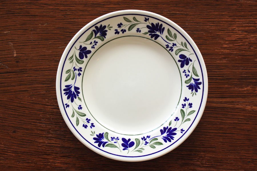 チャーチル　churchill 白い皿に緑のツタ　２皿