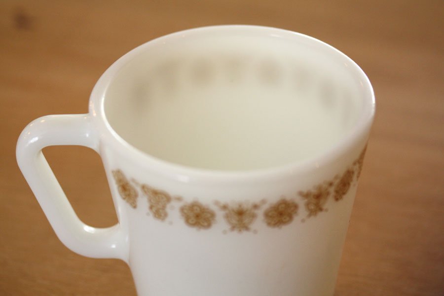 パイレックス pyrex バタフライゴールド マグカップ ミルクガラス アンティーク食器