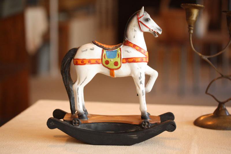 馬の置物アンティーク風木馬 ヴィンテージ木馬 古い木馬 ロッキング
