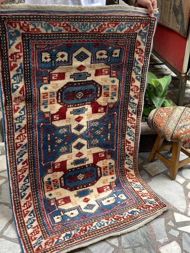 新しい絨毯/トルコ・マニサ/コーカサス・シルヴァンデザイン約130×77cm 手織り絨毯＆キリム☆Heaven's Door